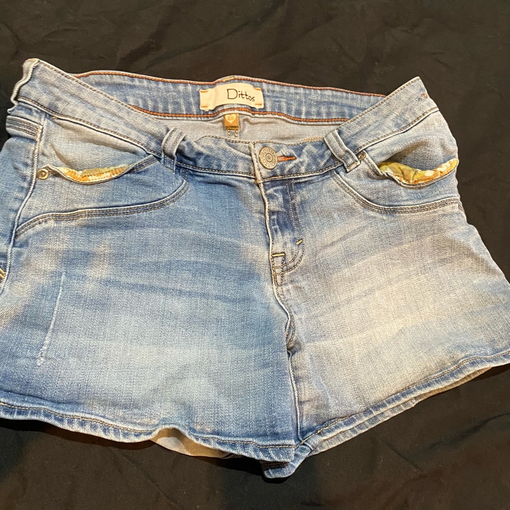 Shorts size 28